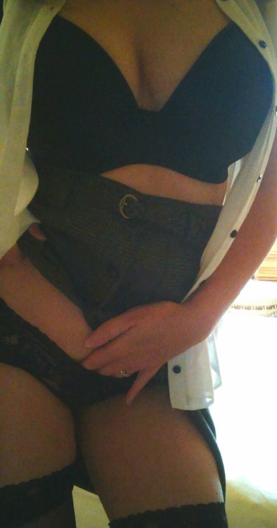 angelvenetianrose:  Skirts to unbutton like a gift, one button at a time……… Love AngelVenetianRose xx (avr)