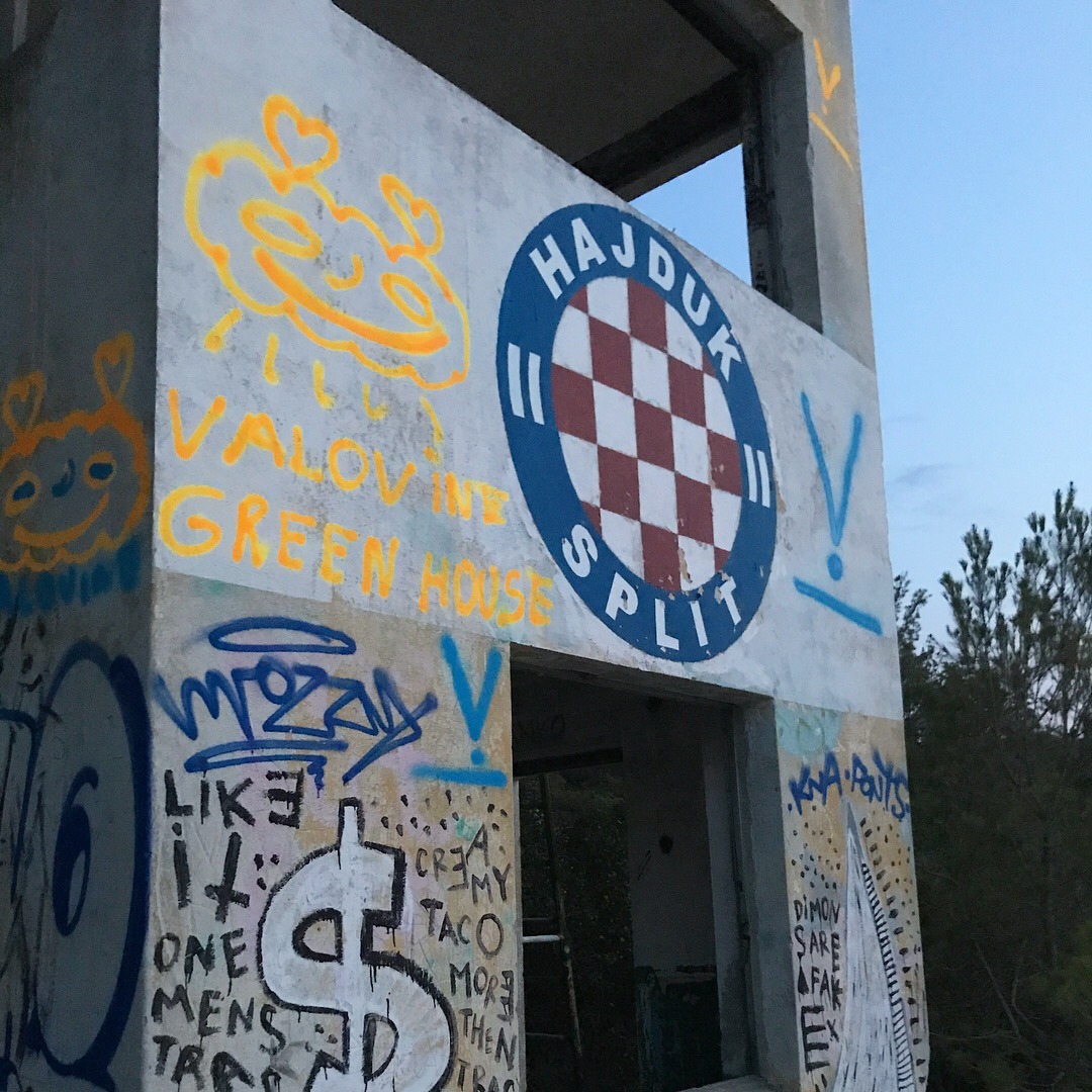 Hajduk Split graffiti, Graffiti in Split. The main emblem s…