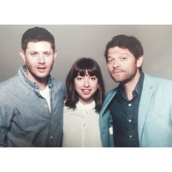 supernaturalwanderlust:  according to a friend of mine (who is not into spn or fandoms) i look like “the daughter of a gay couple” also, i swear jensen does have teeth, it just looks like he doesn’t 