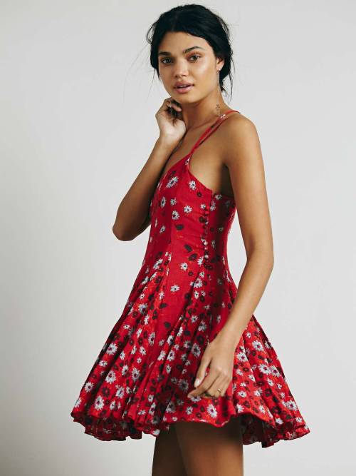 wantering-dressed-in-red: FP X Yuma Swing Dress