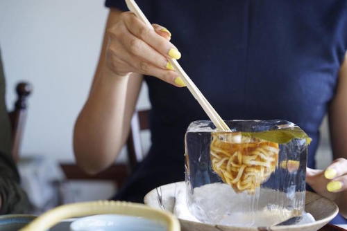 mymodernmet:Japanese Restaurant Serves Noodles in Elegant Ice Cube Bowls