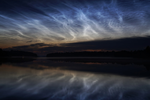 swedishlandscapes:Breathtaking noctilucent clouds last night.
