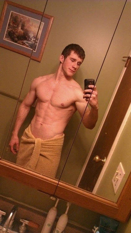 jockswiththickcocks:  ACTIVE gay porn blog, 18+ ——&gt;!! jockswiththickcocks !!&lt;——