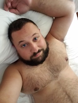 bearsandbeers:So much pizza must lay down