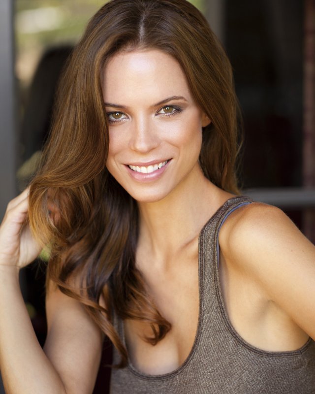 Who Is That Hot Ad Girl Q The Waitress In Geico Money Who Is The Hot Waitress In Geico