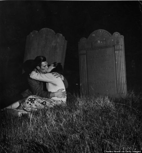 dentelledeperle:Graveyard Kiss, 1949Charles Hewitt