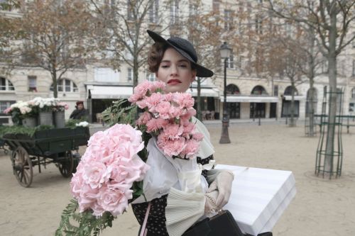 lamorchemoveilsoleelaltrestelle:Lily James