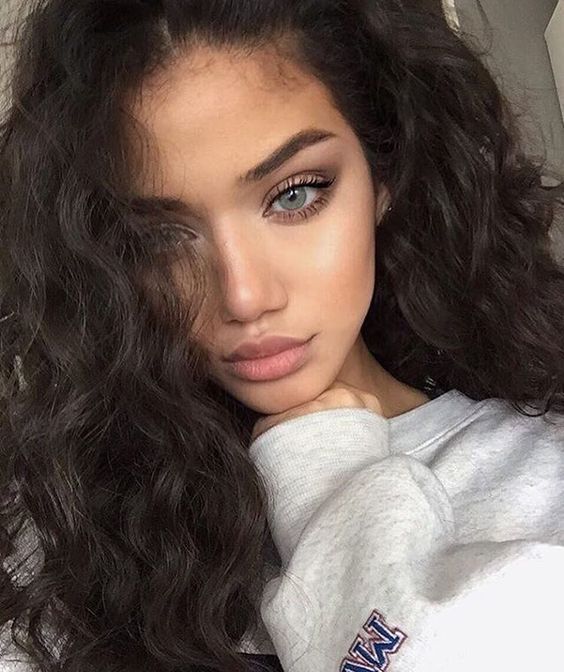 Alexis (18 Photo)