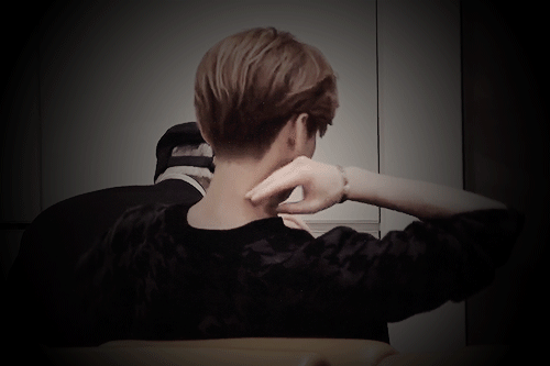 luhanslullaby:  (✿◠‿◠)ﾉ ︵ ┻━┻ 