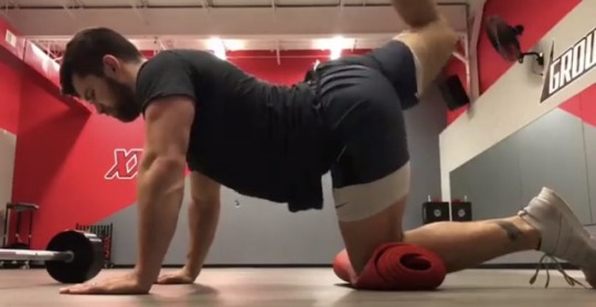 furrytrade:  I wanna bury my face in that muscle ass 🍑👅