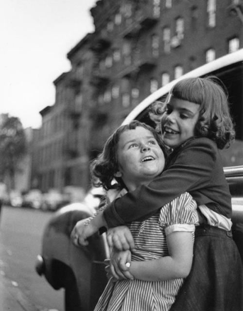 Best friends, New York, 1947, Ruth Orkin. (1921 - 1985)