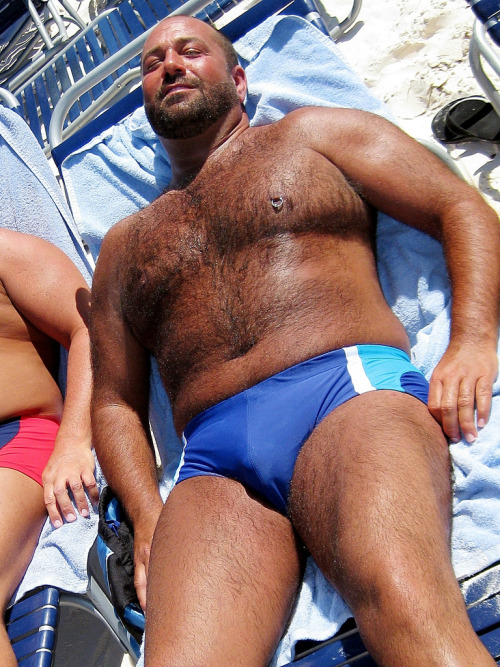 Porn Men in speedos photos