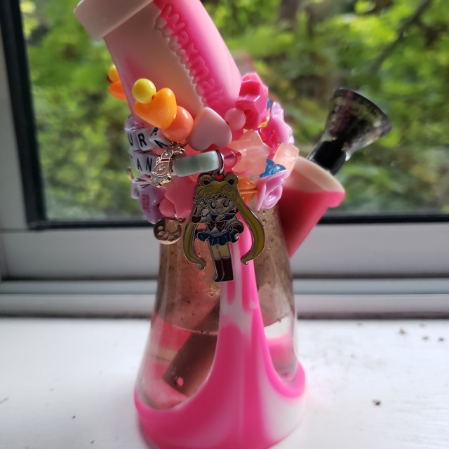 ookamikitsune:catboysalmon:This is my bong her name is Sakura katana chan she is full of tar and resin and she needs a scrub but she is my beloved*takes a fat rip*