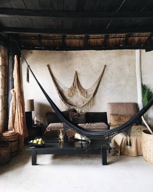 stylishblogger: Bringing back that black hammock! by @songofstyle