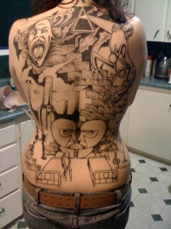 bucketlistsanstuff:  I want to get this tattoo before i die.. i love it (http://www.checkoutmyink.com/tattoos/taliarose/pink-floyd-back) 