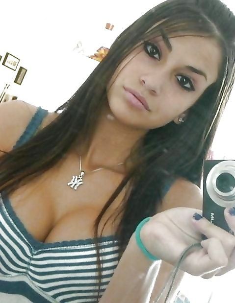 selfshotmag:  Want to see my cams? Sign up here I’m waiting for ya