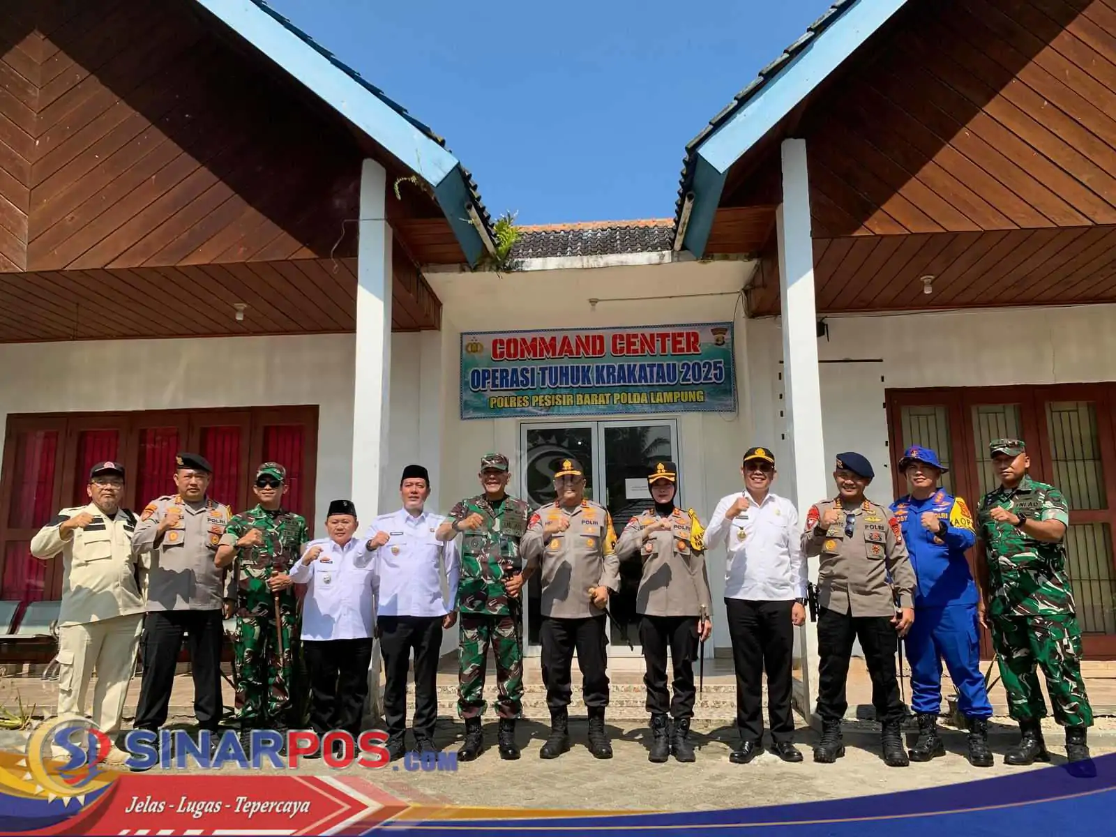 Kapolda Lampung Pimpin Monitoring Operasi Tuhuk Krakatau 2025 di Ajang World Surfing League (WSL) Krui Pro 2025