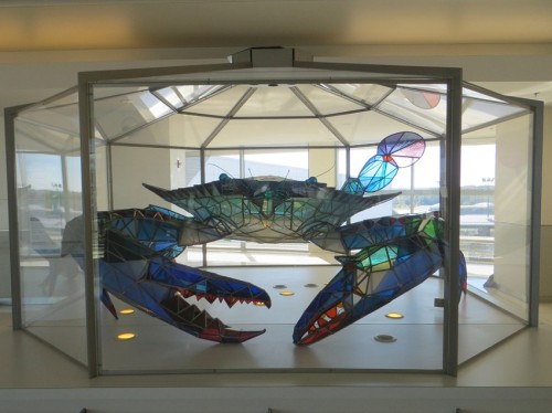 37q:pyrrhiccomedy:sixpenceee:A giant stained glass crab found at the Baltimore Washington Inter