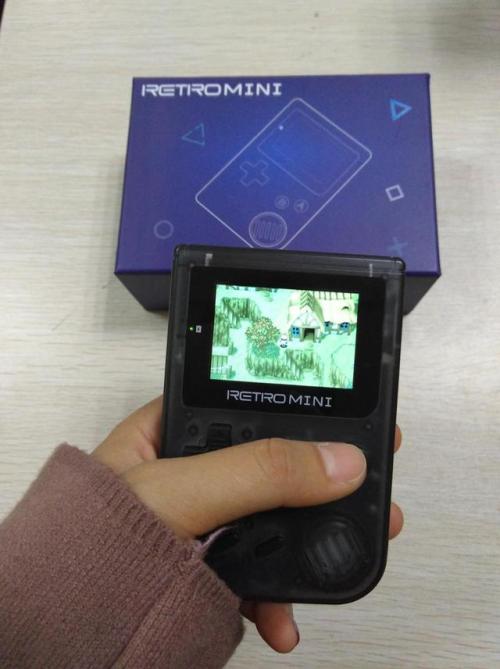 spookygrowly: shutupandtakemymonies: The Retromini (Retro mini) is a handheld console which can play