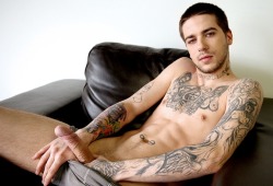 niightfr3ak:  hungdudes:  Hung Tattoo Boy  Now this is #sexy #boys #tats #teambigdick 