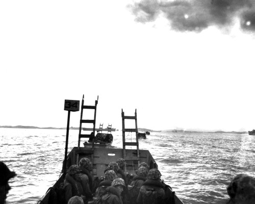 Landing craft loaded with Marines head towards the beaches of Inchon. Each landing craft carries two