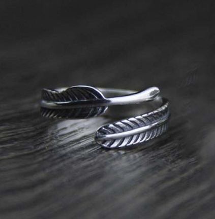 numberonerunawaystudentfan:  Adjustable Fashion Rings.  Colorful Titanium Ring  