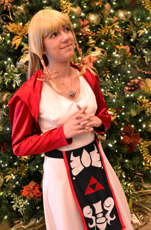 Princess Zelda at Holiday Matsuri 2013~ Cosplayer / Photographer