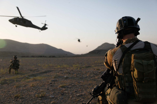 tacblog1:militaryarmament:U.S Army Rangers with the Afghan-international security force pulling secu