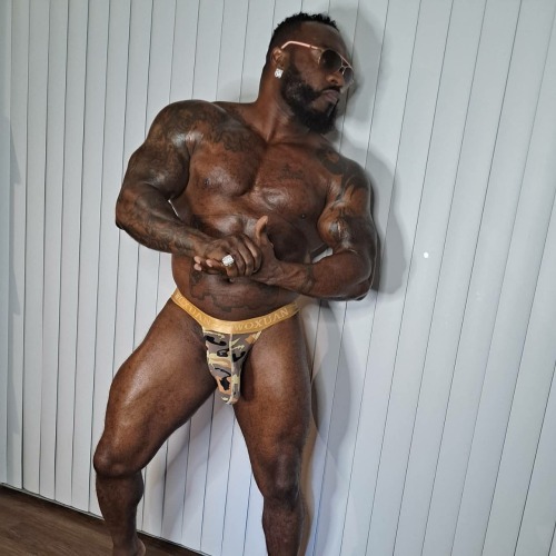 XXX blackmusclegenius: photo