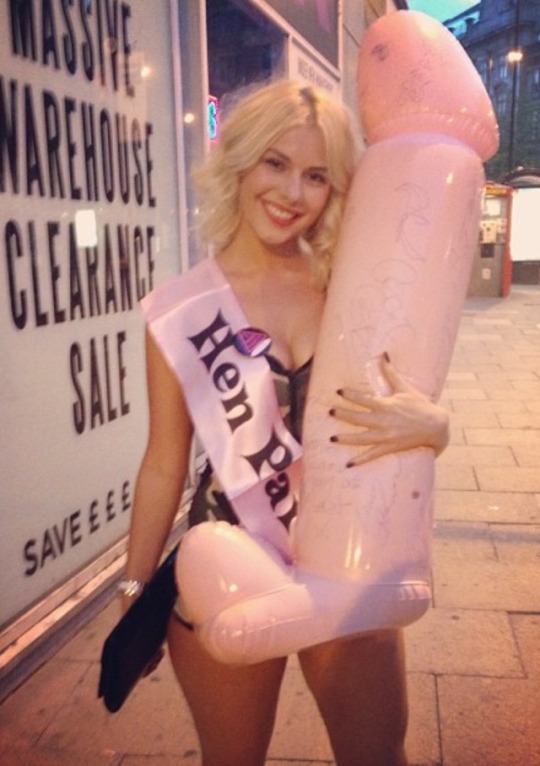 winged-perfection:  Amy - beautiful blonde hosty from British Airways 