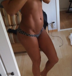 cupcakeandunicorns:  And This is what ive got to work with  Wow, nice body. ;)