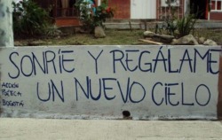 accion–poetica:  Sonríe y regálame