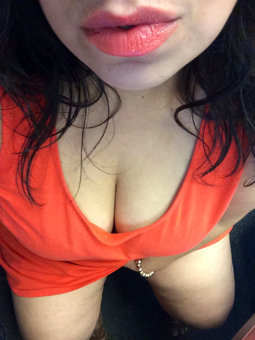 latinarosa:  little red dress :) 