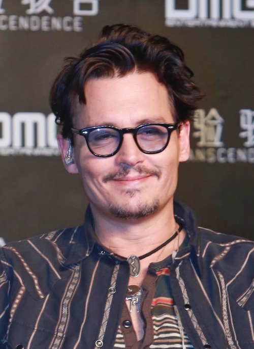 TBT: Johnny Depp, being cute as always, 8 years ago (2014), on this day (March 31), during the Press