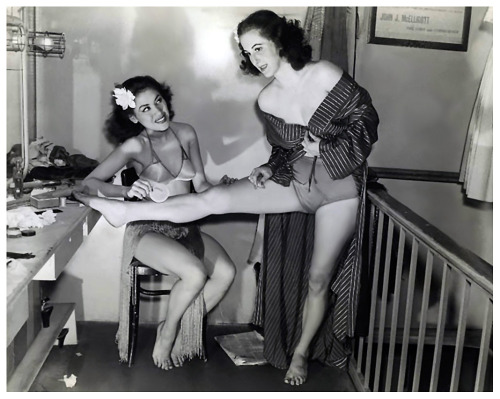 Sex Vintage press photo (dated from June of 1940) pictures