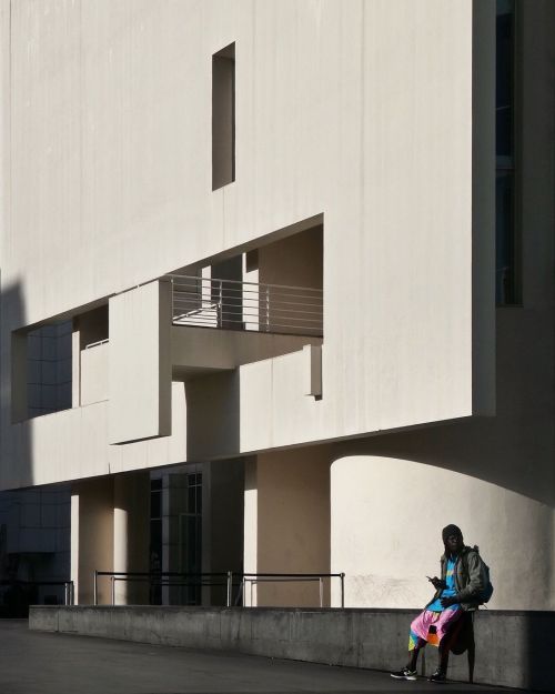 MACBA, Barcelona Museum of Contemporary Art / Richard Meier / 1995 / Barcelona #VisitBarcelona #Hell