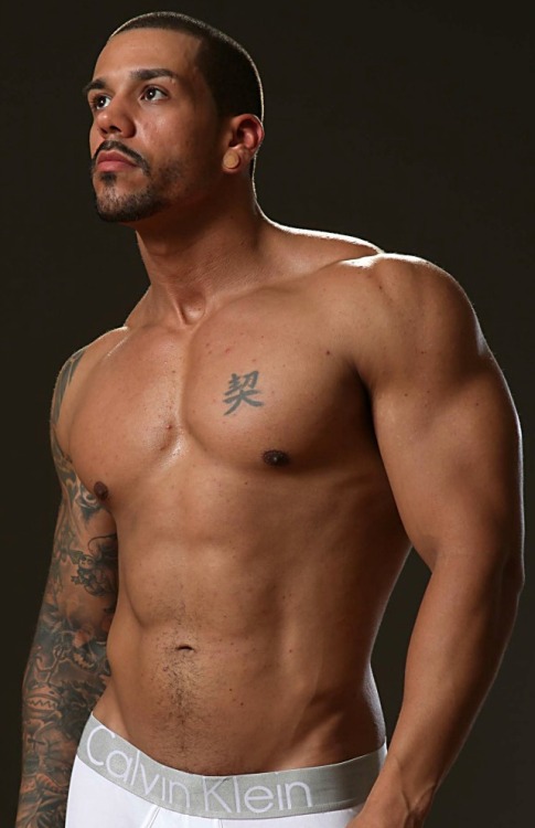 thegaysideofbi:  Hompcy Montero 