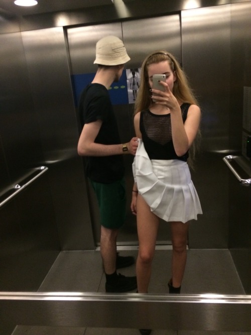 girly-ghetto: ppolishprincess: elevator selfies w bae -