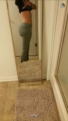 thickpawgsandwhooties:  Yoga pants