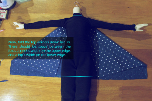 dolltutorials:yldenfrei:5th Atelier Tutorial: No-Pattern Dolman-Sleeved CardiganHaha! I don’t know w