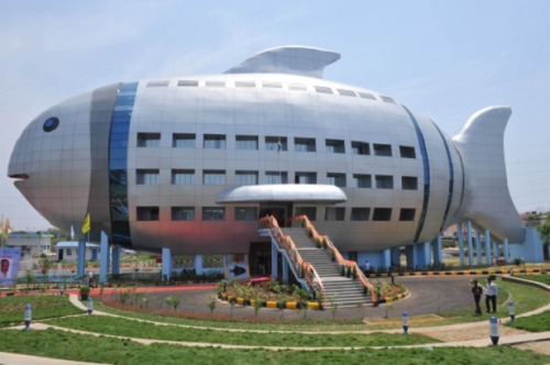 submalevolentgrace:lauralot89:The Department of Fisheries in Hyderabad, India, is shaped like a fish