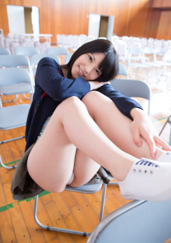 kecosce:Cute Asian schoogirl with beautiful legs Follow me onKecosce