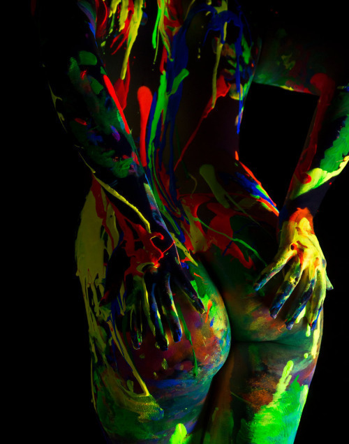 greyhairedcanuck:  whereangelsgo-troublefollows:  she is art…😇   I like finger