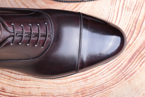 meccariello-calzoleria:  Meccariello Aurum bespoke:Model Quintus  made with  Ilcea calf in  in mahogany color and  reddish brown