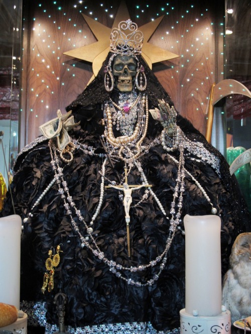 sixpenceee: Santa Muerte (Holy Death) is a female deity of Mexican folk religion (personification o