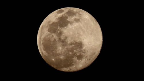 ‎قمرُ الخامِس عشر من رجب . . zoom {supermoon} 1442-2021 ‎#قمر #تصوير #تصويري #ظاهره #فلك #كواكب #شه