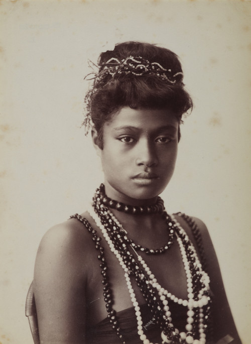 yeladiesfarewell:Thomas Andrew, Samoan woman wearing beads, between c. 1890-c.1910Museum of New Zeal