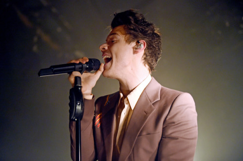 harrystylesdaily:Harry performing at the SiriusXM exclusive concert on May 17th (HQs)