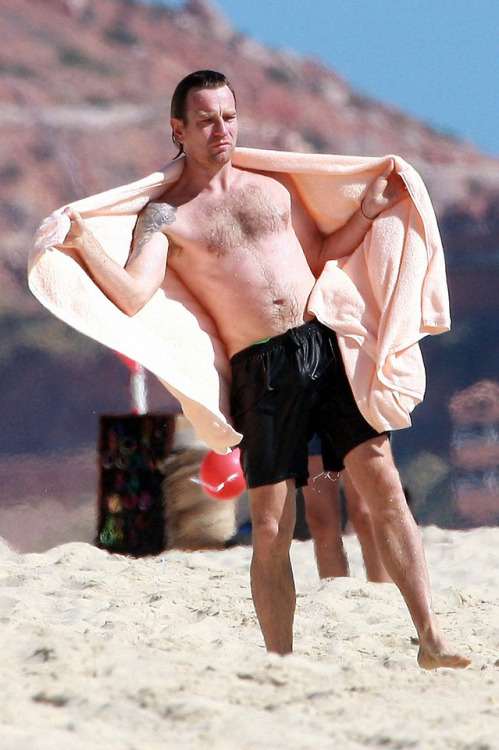 XXX shirtlessmalecelebs:  Ewan McGregor  photo