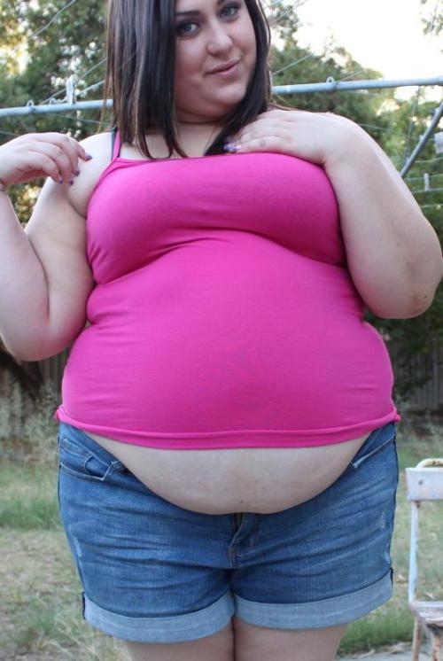 lazeeelayla:swissfa:feedersdream:<3wow! she has grown nicely… hope she goes much fatter…me again 